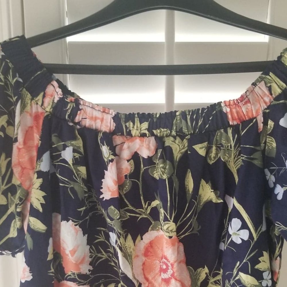 Off the shoulder dress - Picture 3 of 4